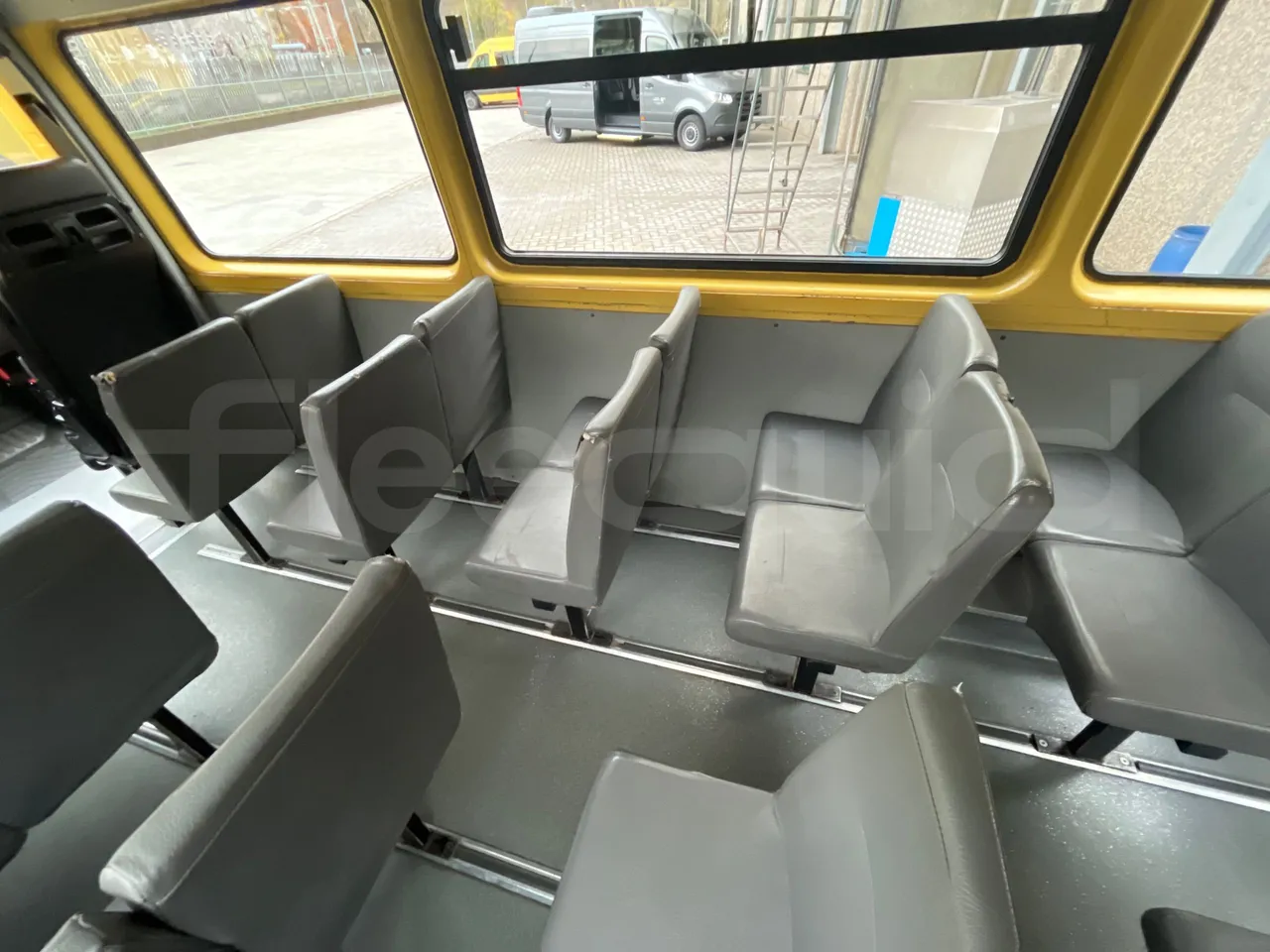 Mercedes-Benz Sprinter AGMB 413CDI - Euro 3 - 95 kW - 6.595 mt - armrest detail photo
