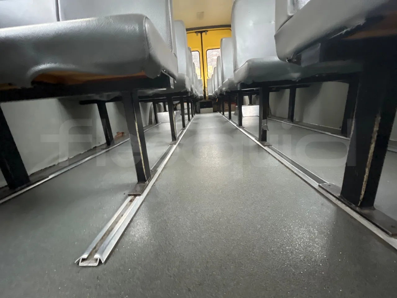 Mercedes-Benz Sprinter AGMB 413CDI - Euro 3 - 95 kW - 6.595 mt - seat brackets photo