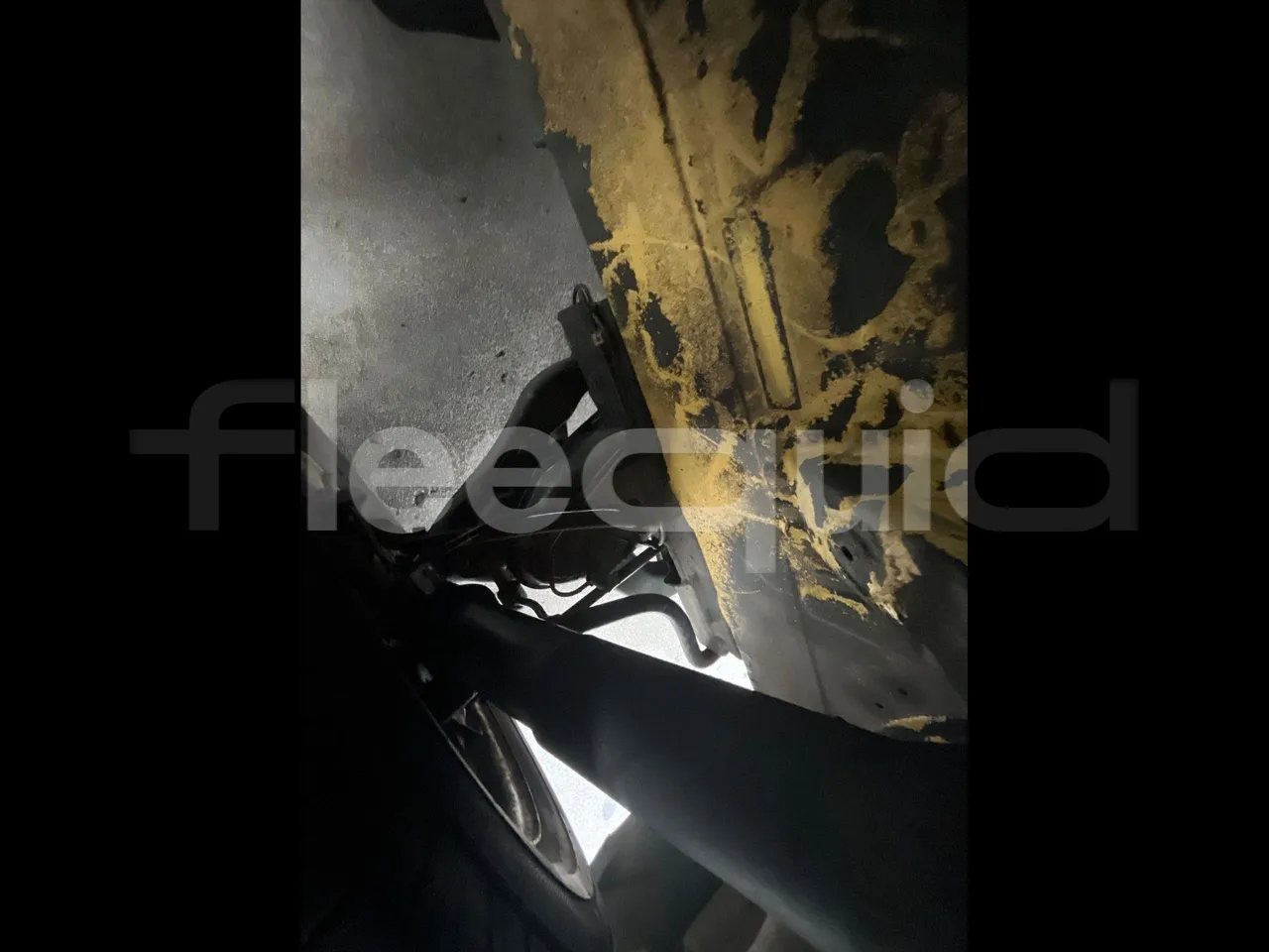 Mercedes-Benz Sprinter AGMB 413CDI - Euro 3 - 95 kW - 6.595 mt - front brake calipers right