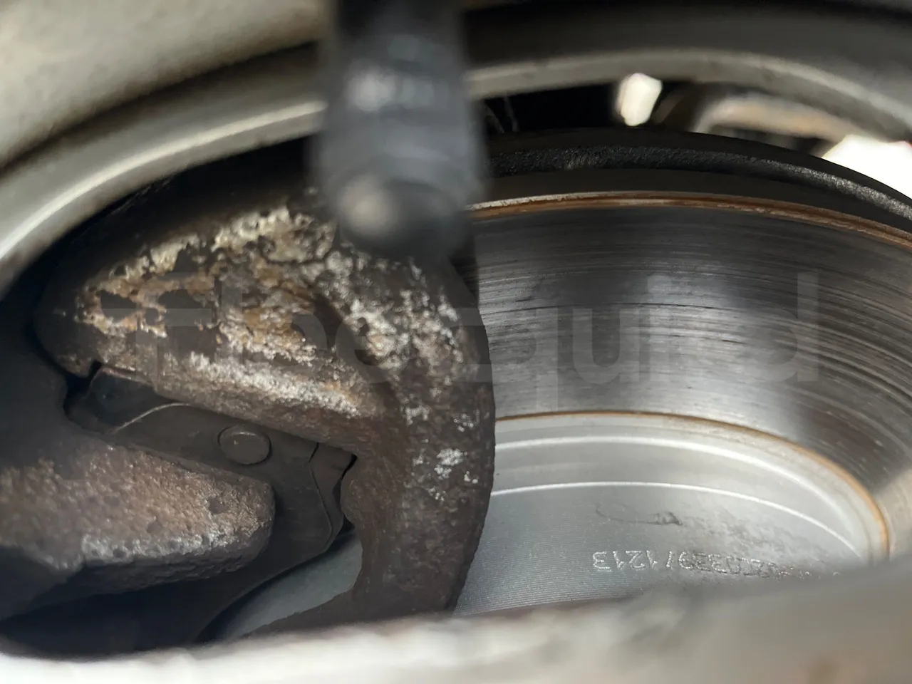 Mercedes-Benz Sprinter AGMB 413CDI - Euro 3 - 95 kW - 6.595 mt - front discs right