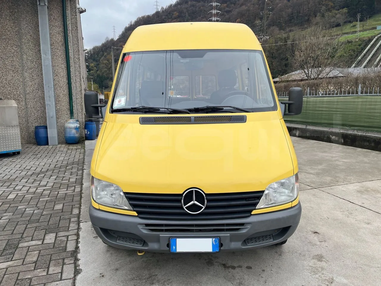 Mercedes-Benz Sprinter AGMB 413CDI - Euro 3 - 95 kW - 6.595 mt - front photo
