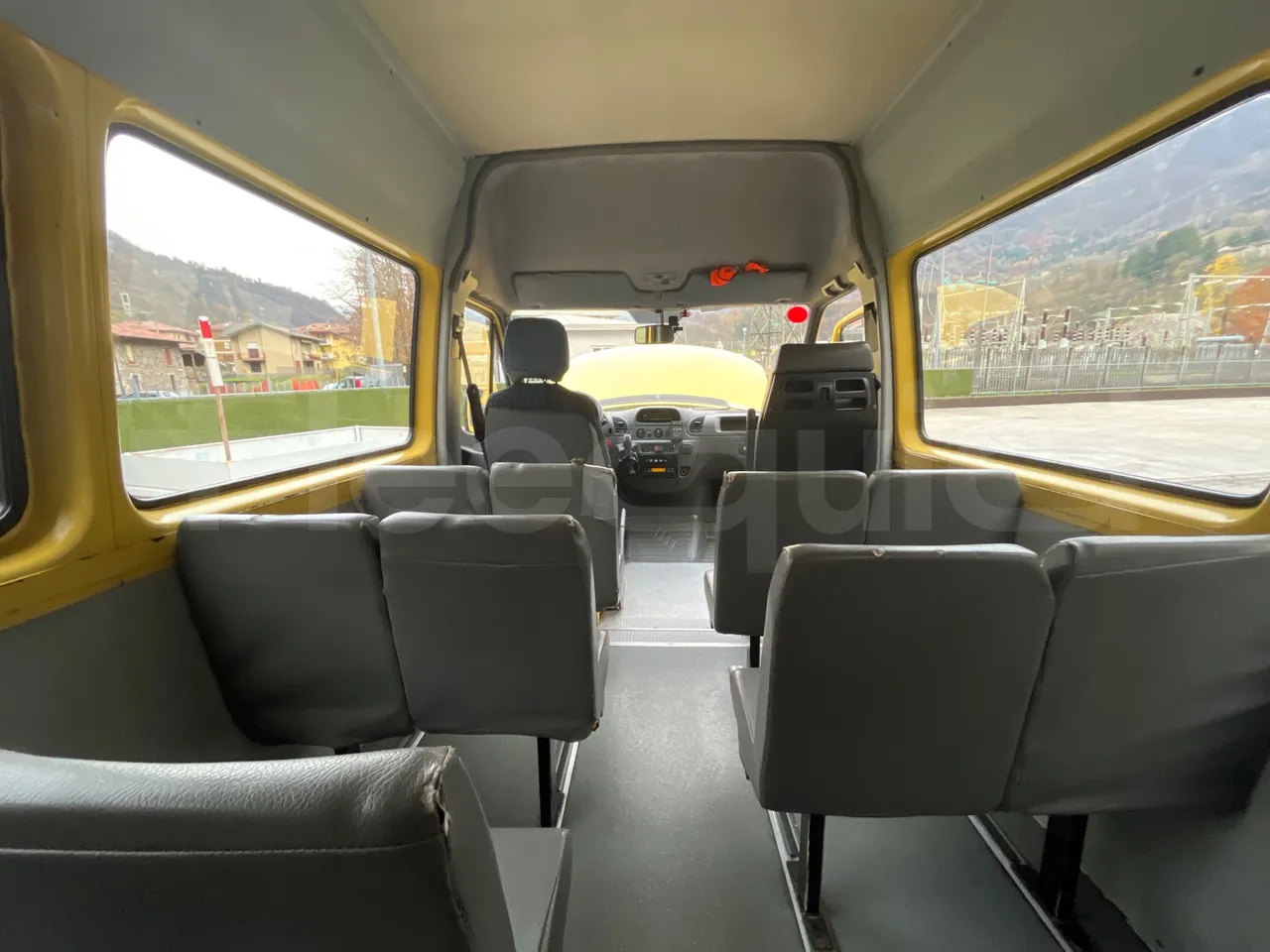 Mercedes-Benz Sprinter AGMB 413CDI - Euro 3 - 95 kW - 6.595 mt - forward view middle aisle