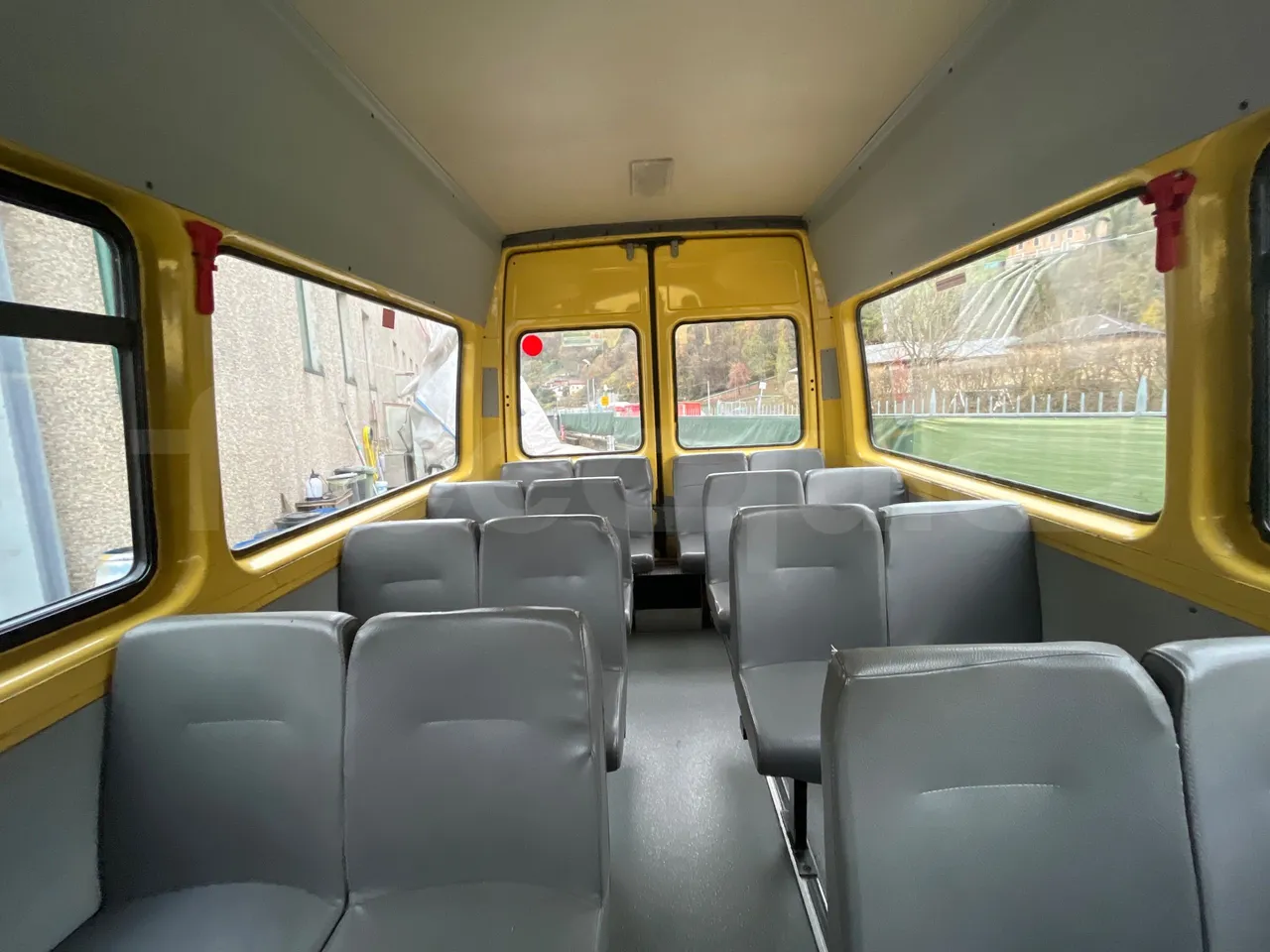 Mercedes-Benz Sprinter AGMB 413CDI - Euro 3 - 95 kW - 6.595 mt - reverse view middle aisle