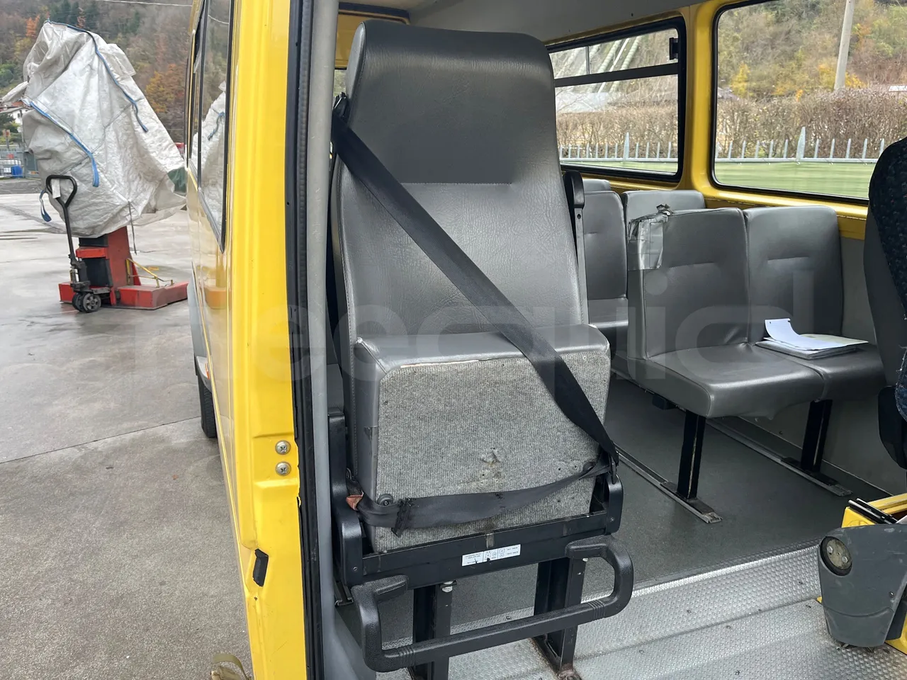Mercedes-Benz Sprinter AGMB 413CDI - Euro 3 - 95 kW - 6.595 mt - hostess seat photo