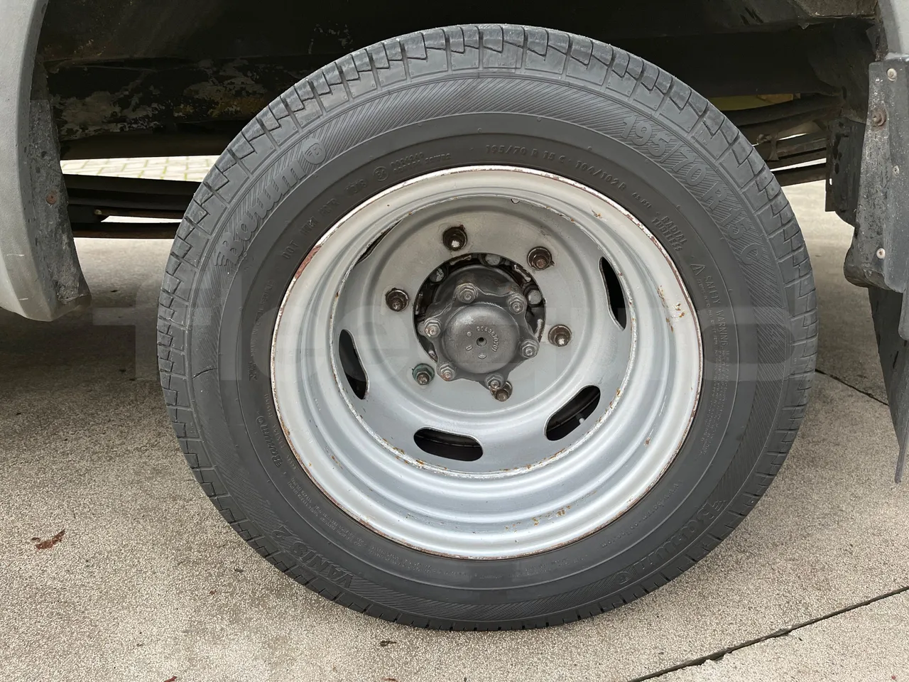 Mercedes-Benz Sprinter AGMB 413CDI - Euro 3 - 95 kW - 6.595 mt - rear left tire photo