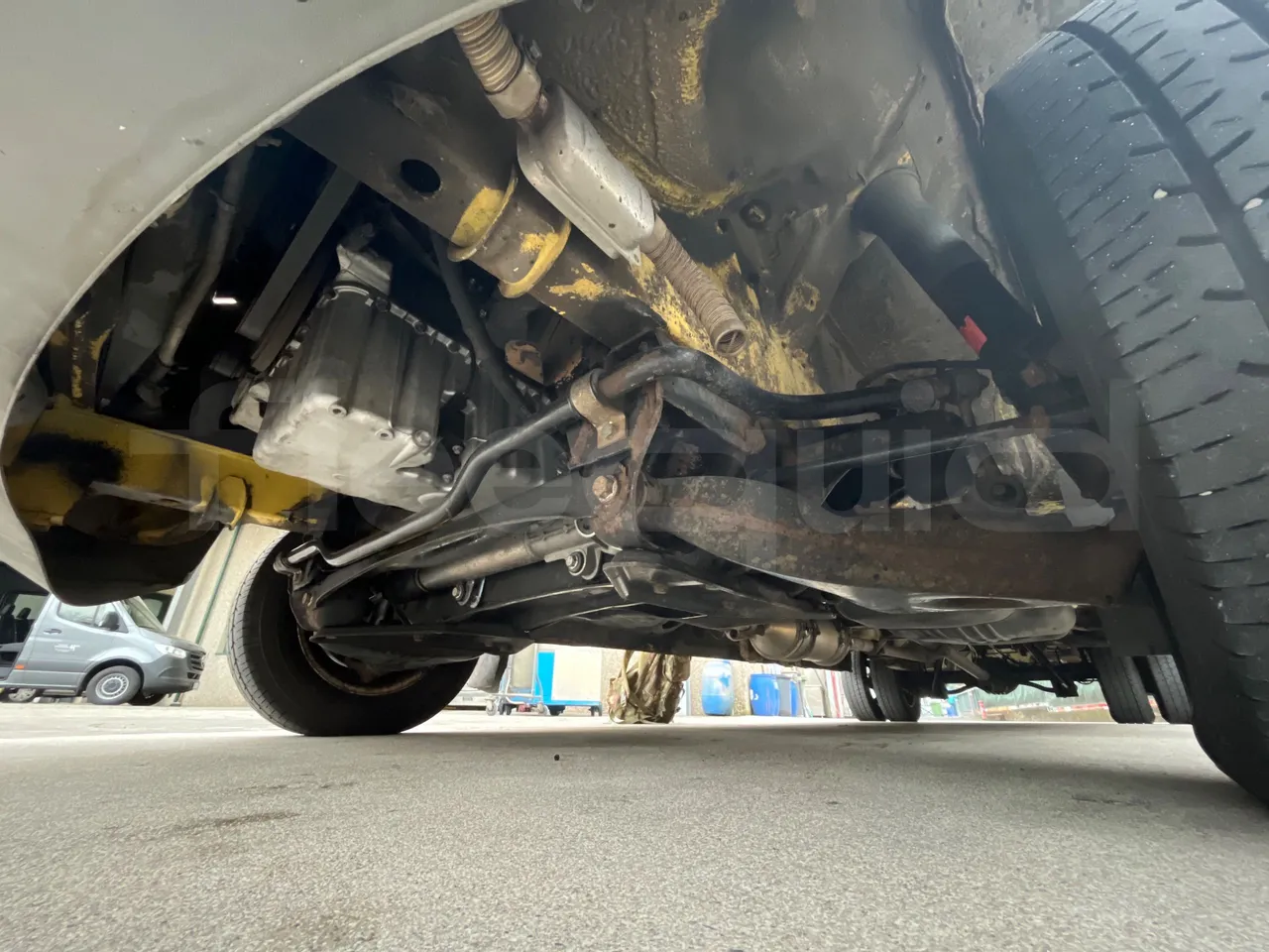 Mercedes-Benz Sprinter AGMB 413CDI - Euro 3 - 95 kW - 6.595 mt - front axle left side