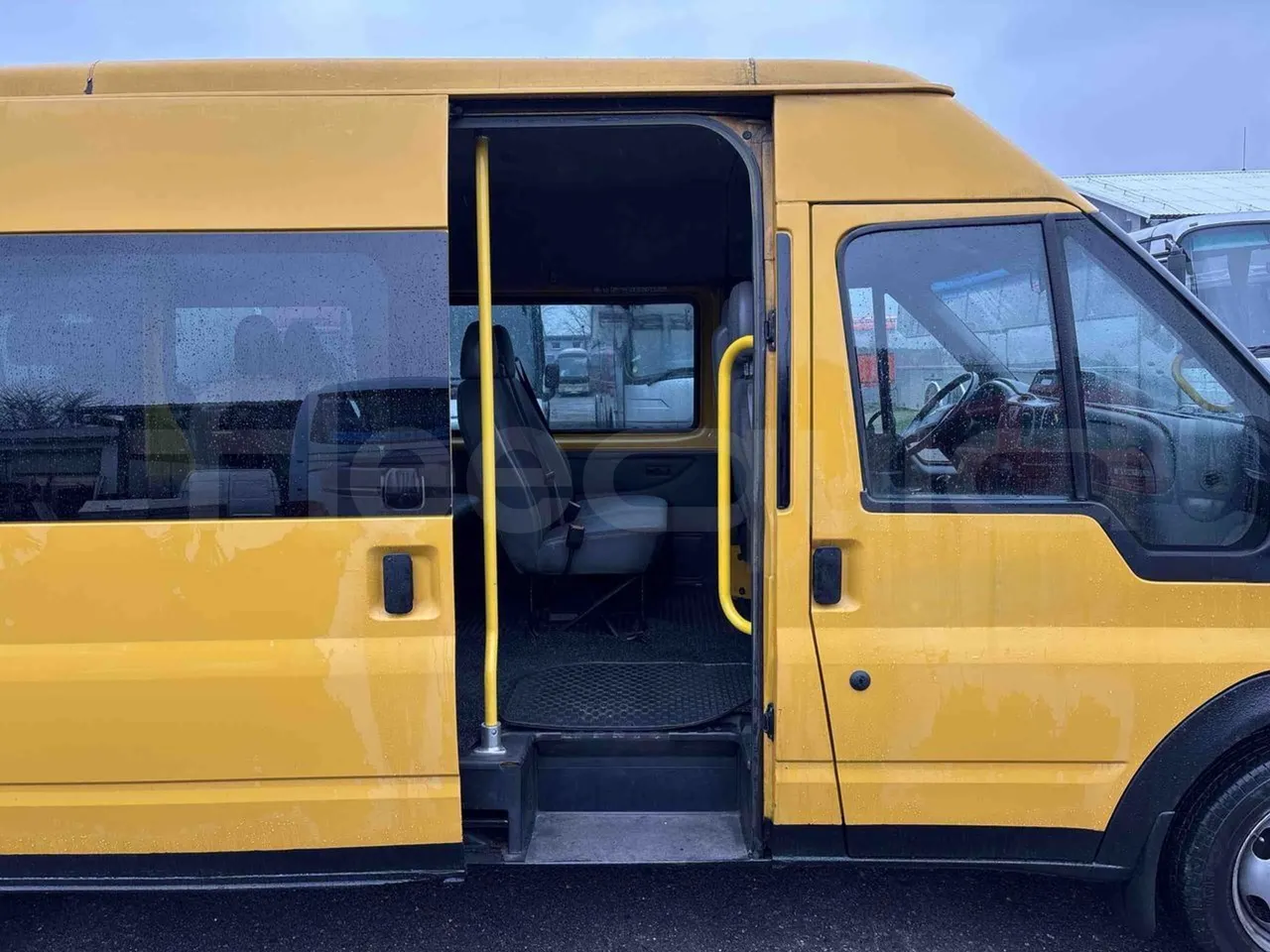 Ford Transit FCDYDOFA - Euro3 - 92kW - 6.374mt - front door 2 open