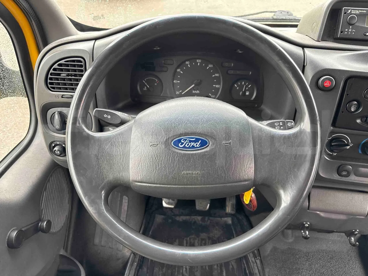 Ford Transit FCDYDOFA - Euro3 - 92kW - 6.374mt - dashboard lights on