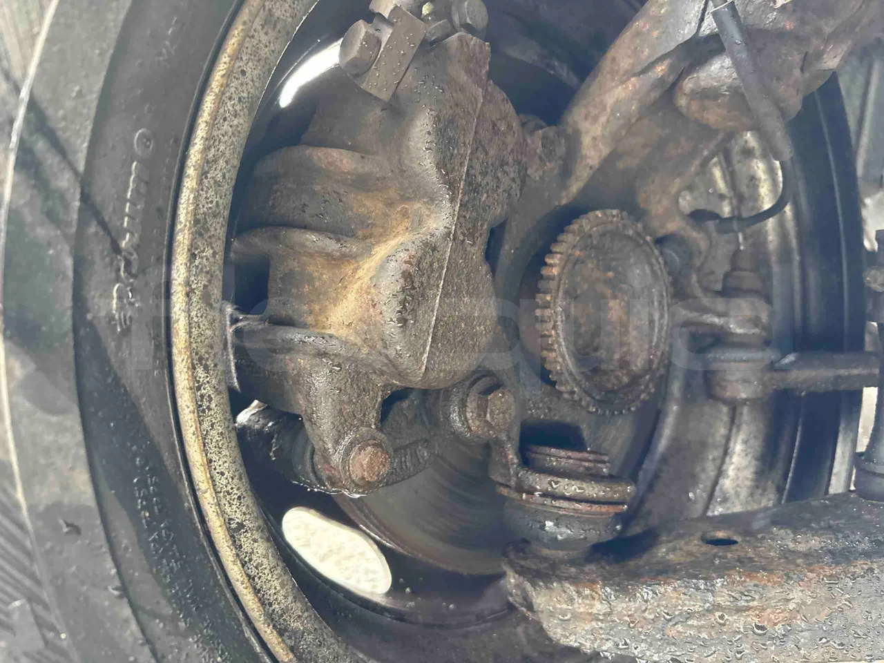 Ford Transit FCDYDOFA - Euro3 - 92kW - 6.374mt - front brake calipers right