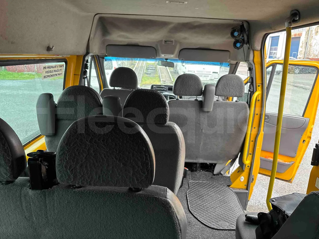 Ford Transit FCDYDOFA - Euro3 - 92kW - 6.374mt - forward view middle aisle