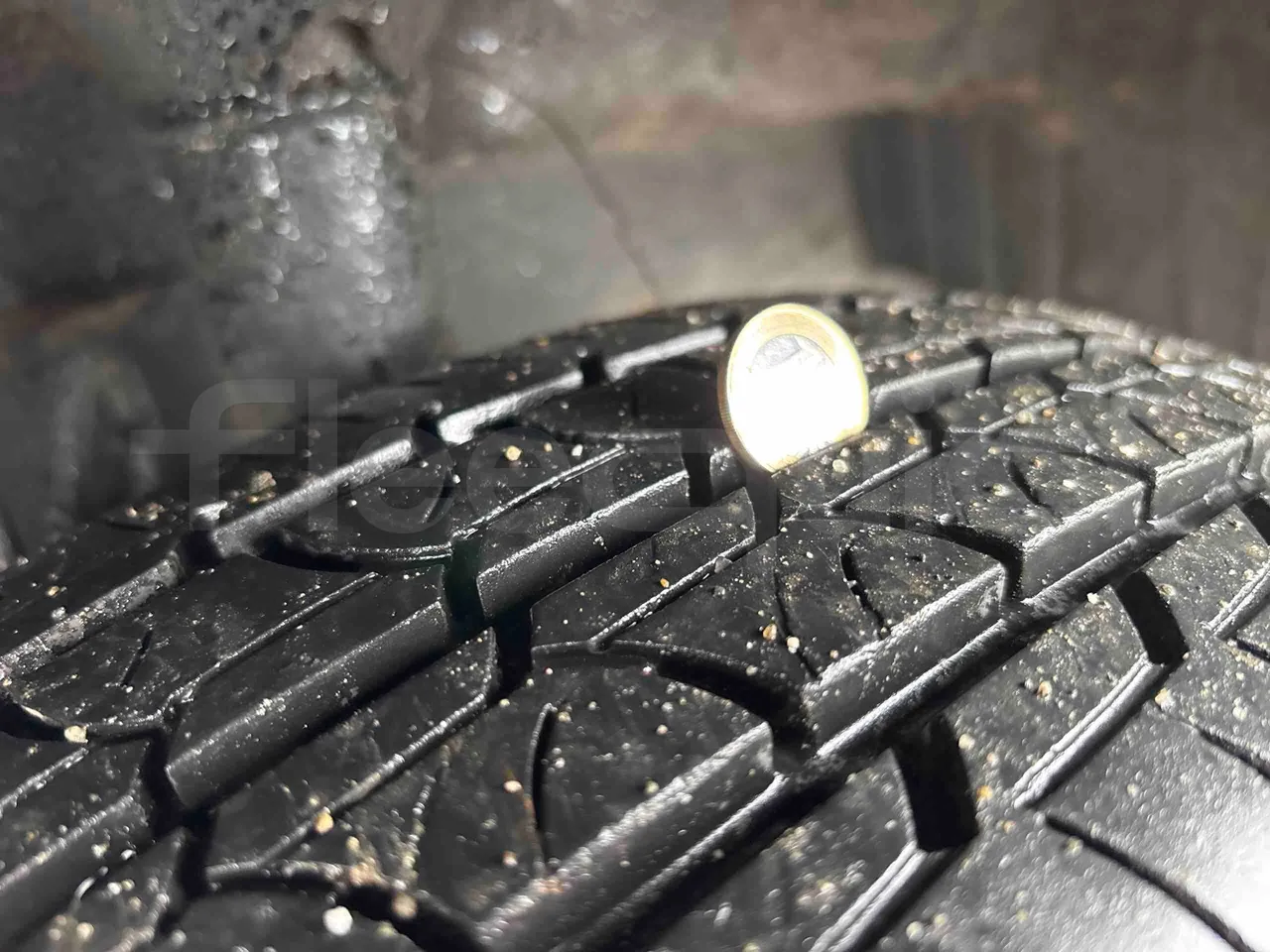 Ford Transit FCDYDOFA - Euro3 - 92kW - 6.374mt - tread condition front tires left