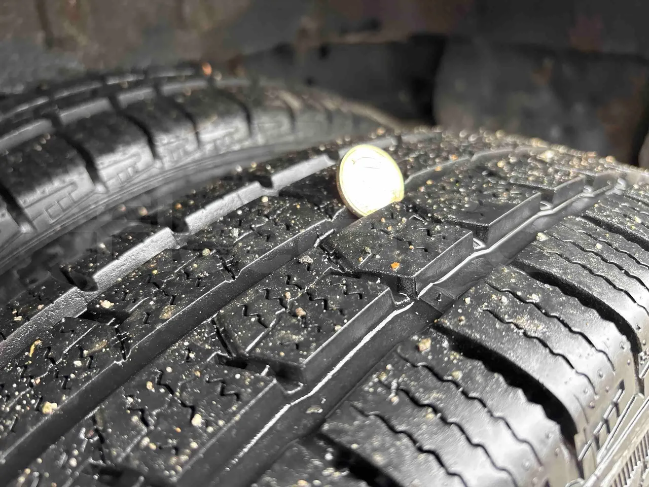 Ford Transit FCDYDOFA - Euro3 - 92kW - 6.374mt - tread condition second axle tires left