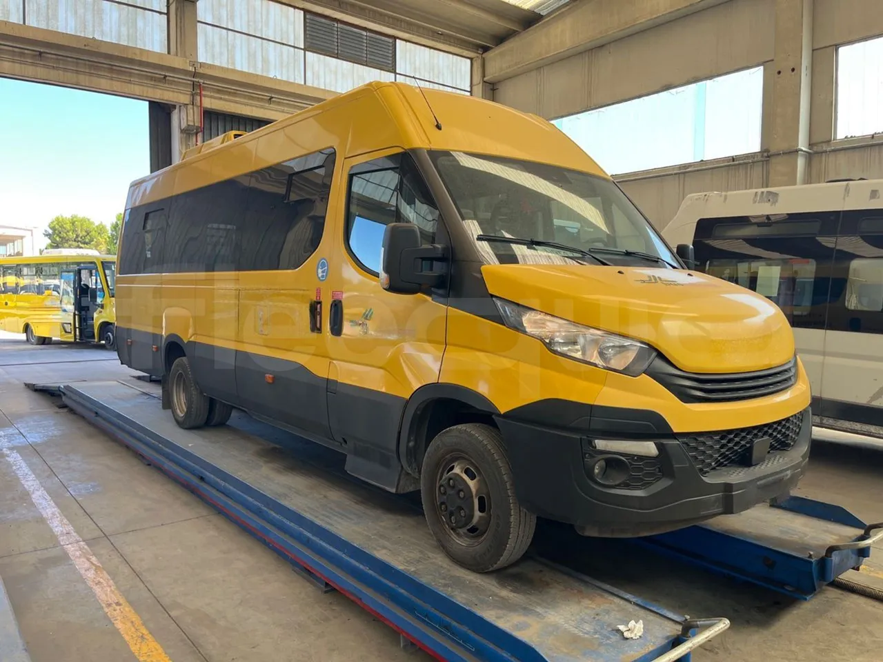 Iveco Daily 50C14N - EUR6 - 100kW - 7.729m - 3/4 front right doors (mandatory for bus to scrap)