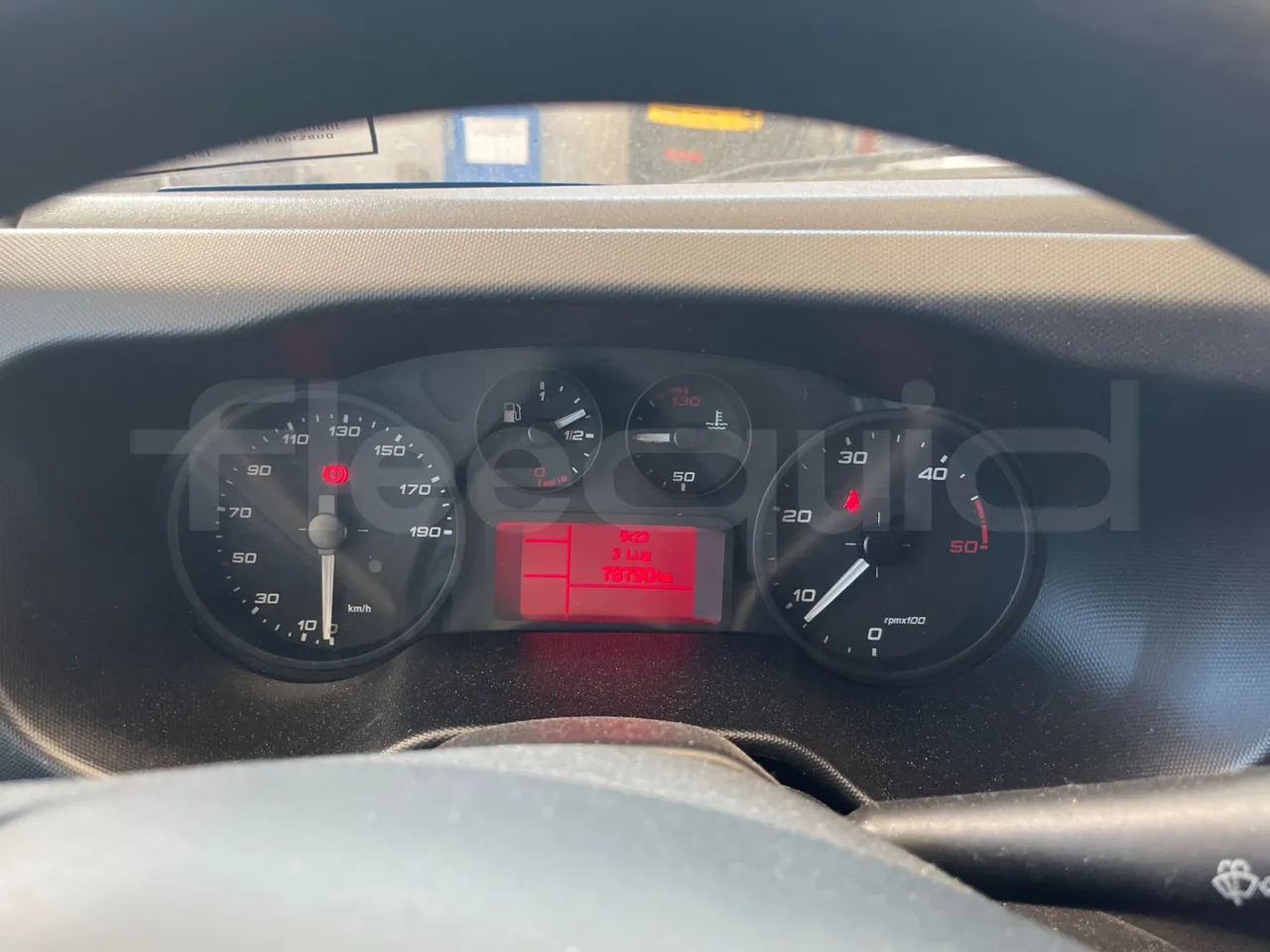 Iveco Daily 50C14N - EUR6 - 100kW - 7.729m - dashboard lights on