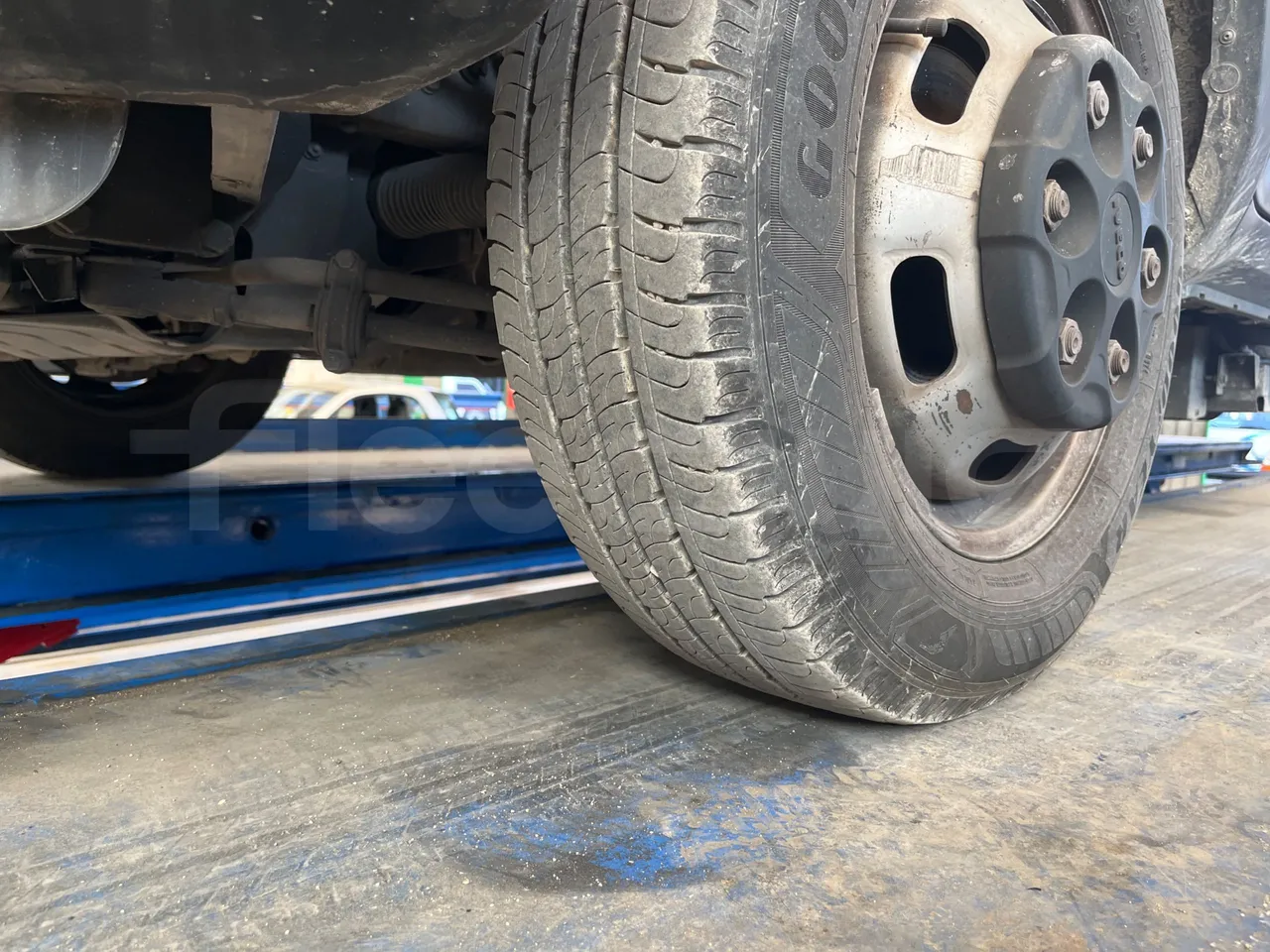 Iveco Daily 50C14N - EUR6 - 100kW - 7.729m - tread condition front tires right