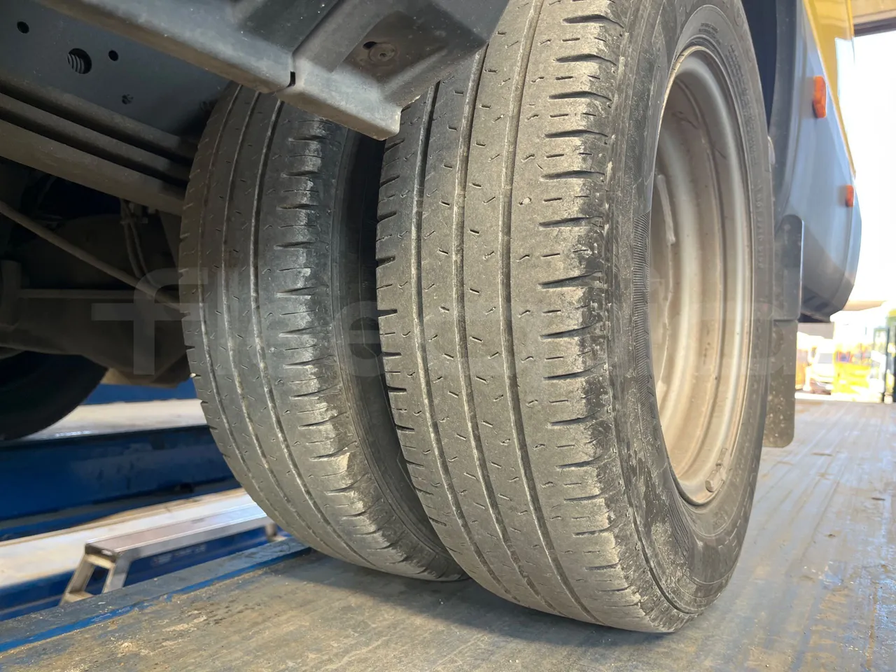 Iveco Daily 50C14N - EUR6 - 100kW - 7.729m - tread condition second axle tires left