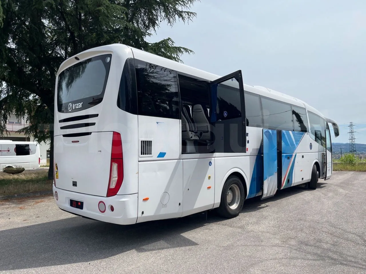 Irizar Daf - 3/4 right rear doors open