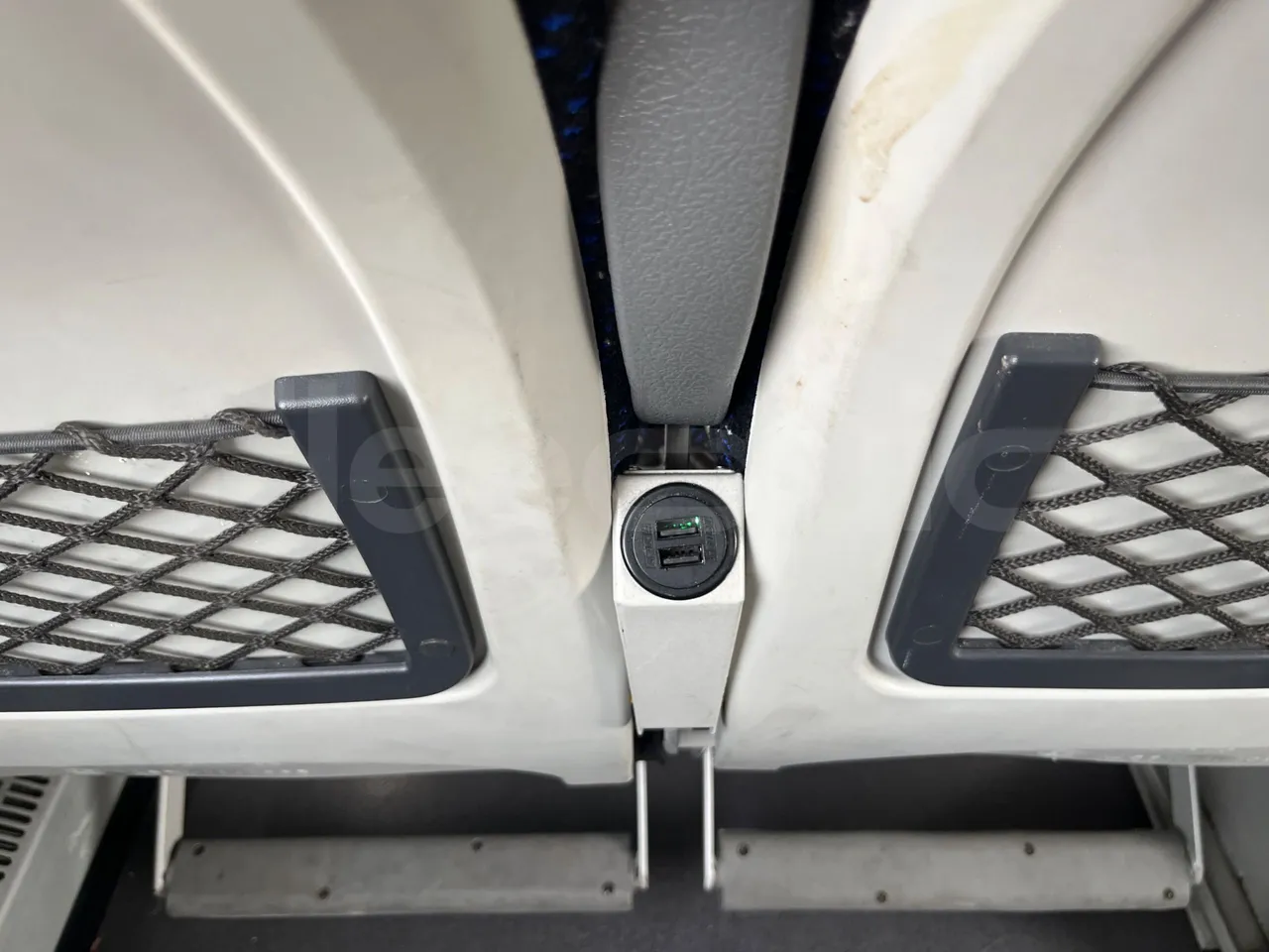 Irizar Daf - usb charging detail