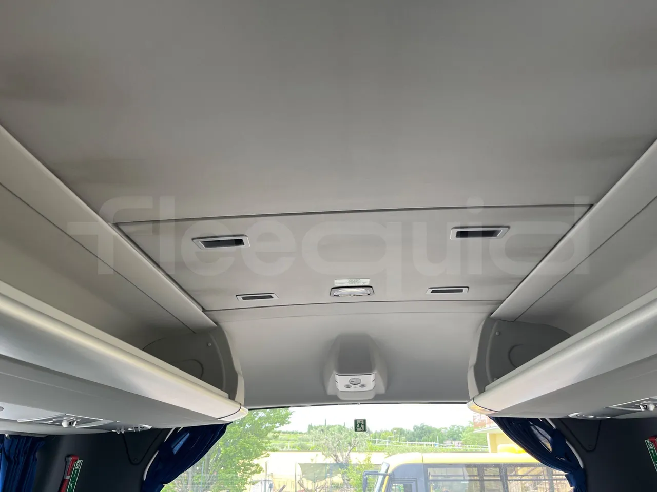 Irizar Daf - roof hatch 2