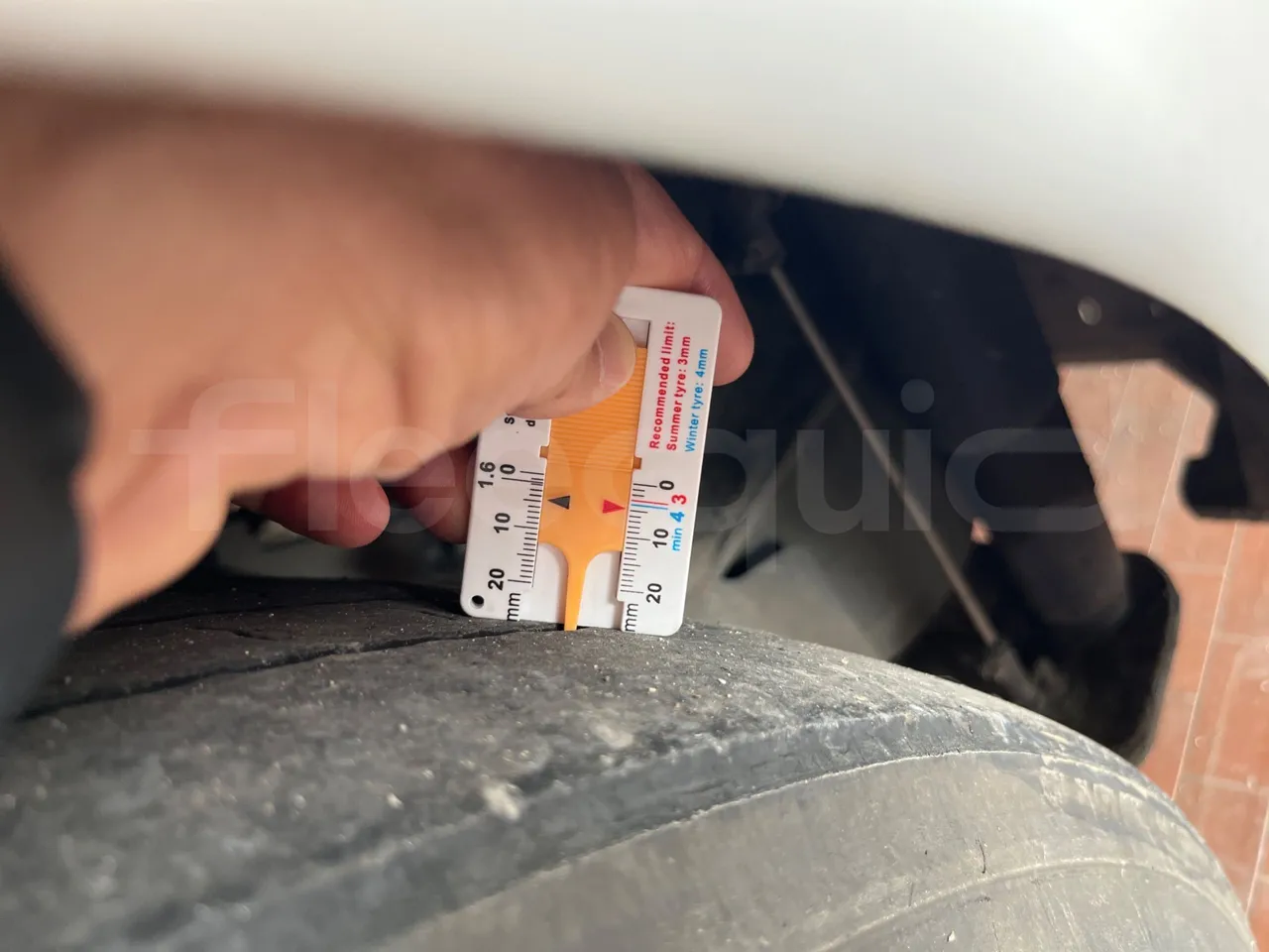 Irizar Daf - tread condition front tires left