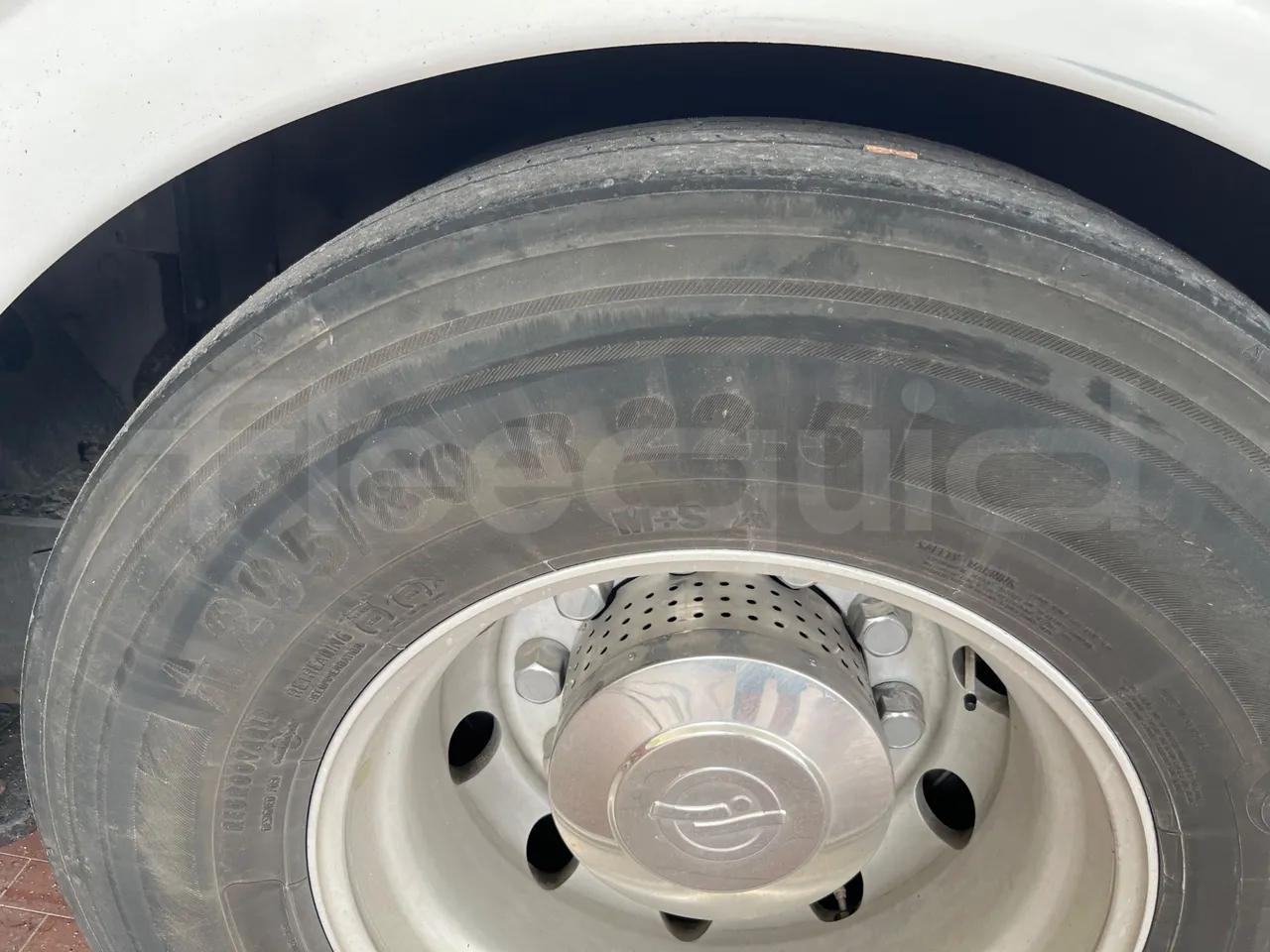 Irizar Daf - tread condition front tires right