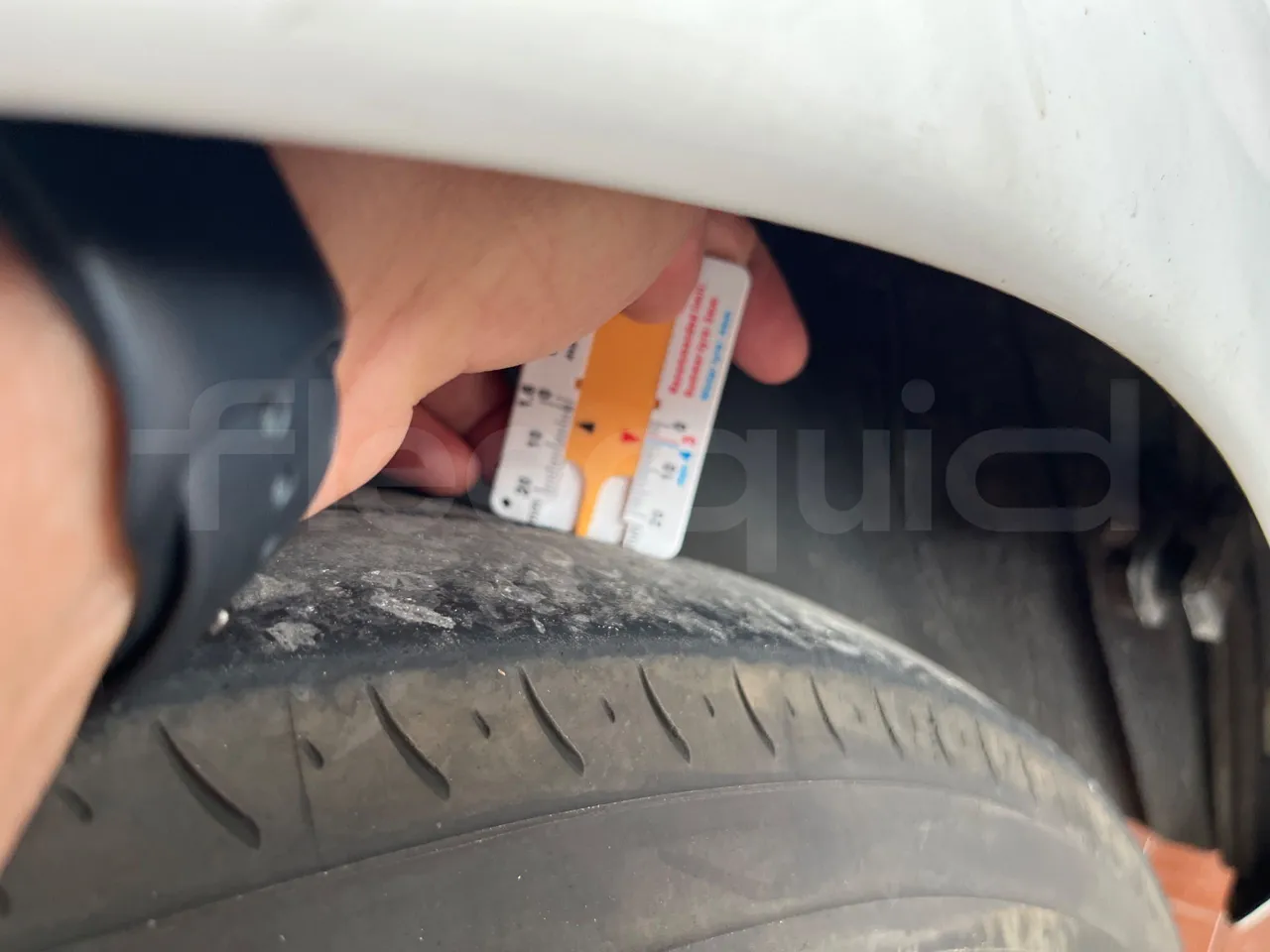 Irizar Daf - rear left tire photo