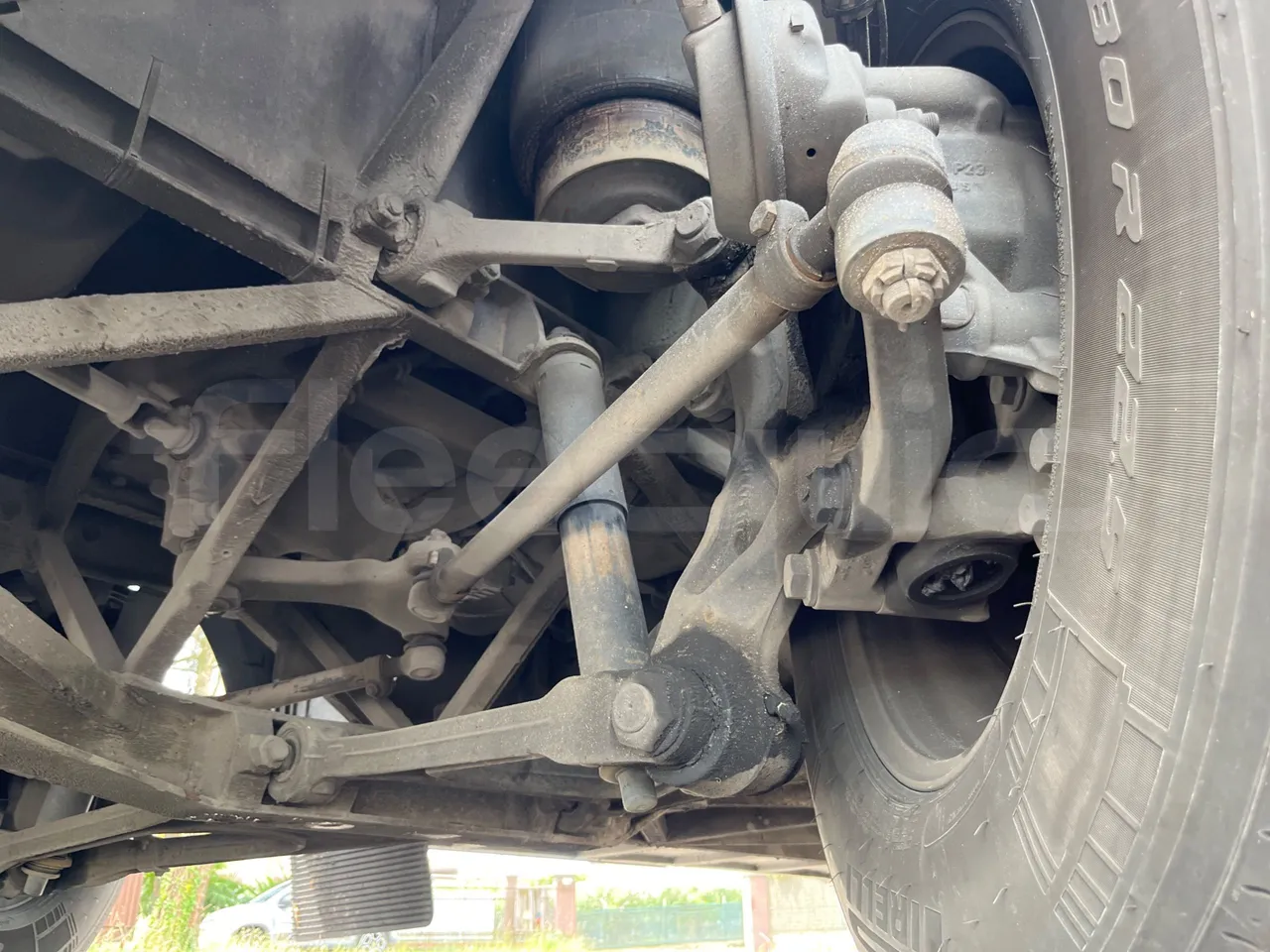 Irizar Daf - front axle left side