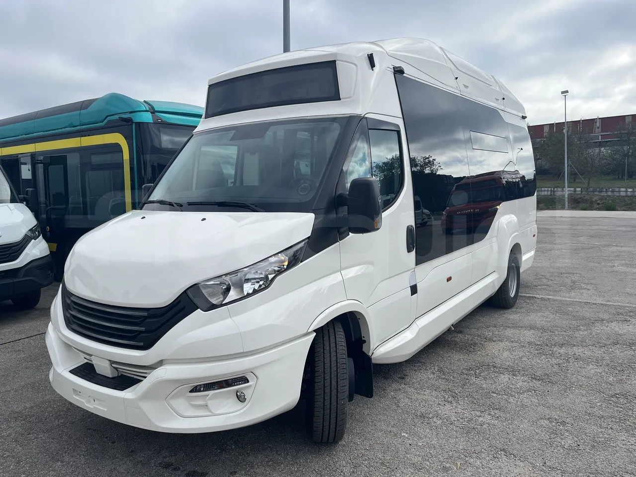 Iveco Daily - 3/4 Front Left Side
