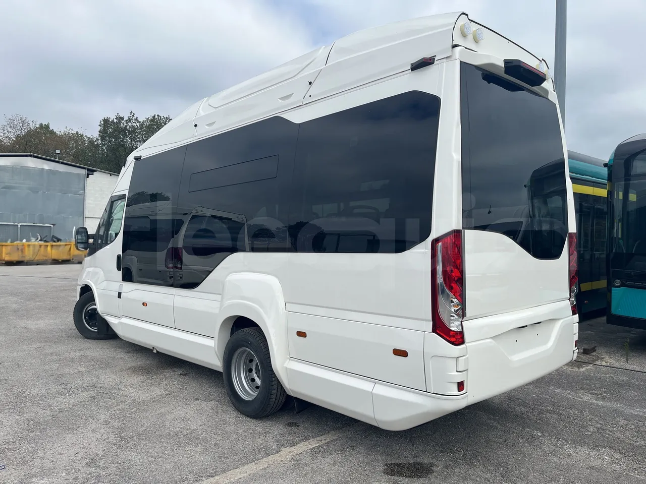 Iveco Daily - 3/4 Rear Left Side