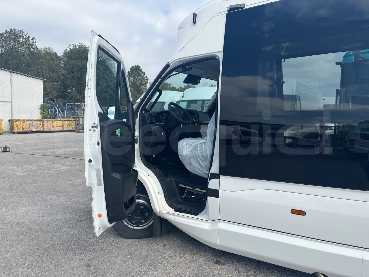 Iveco Daily - Driver Door Open