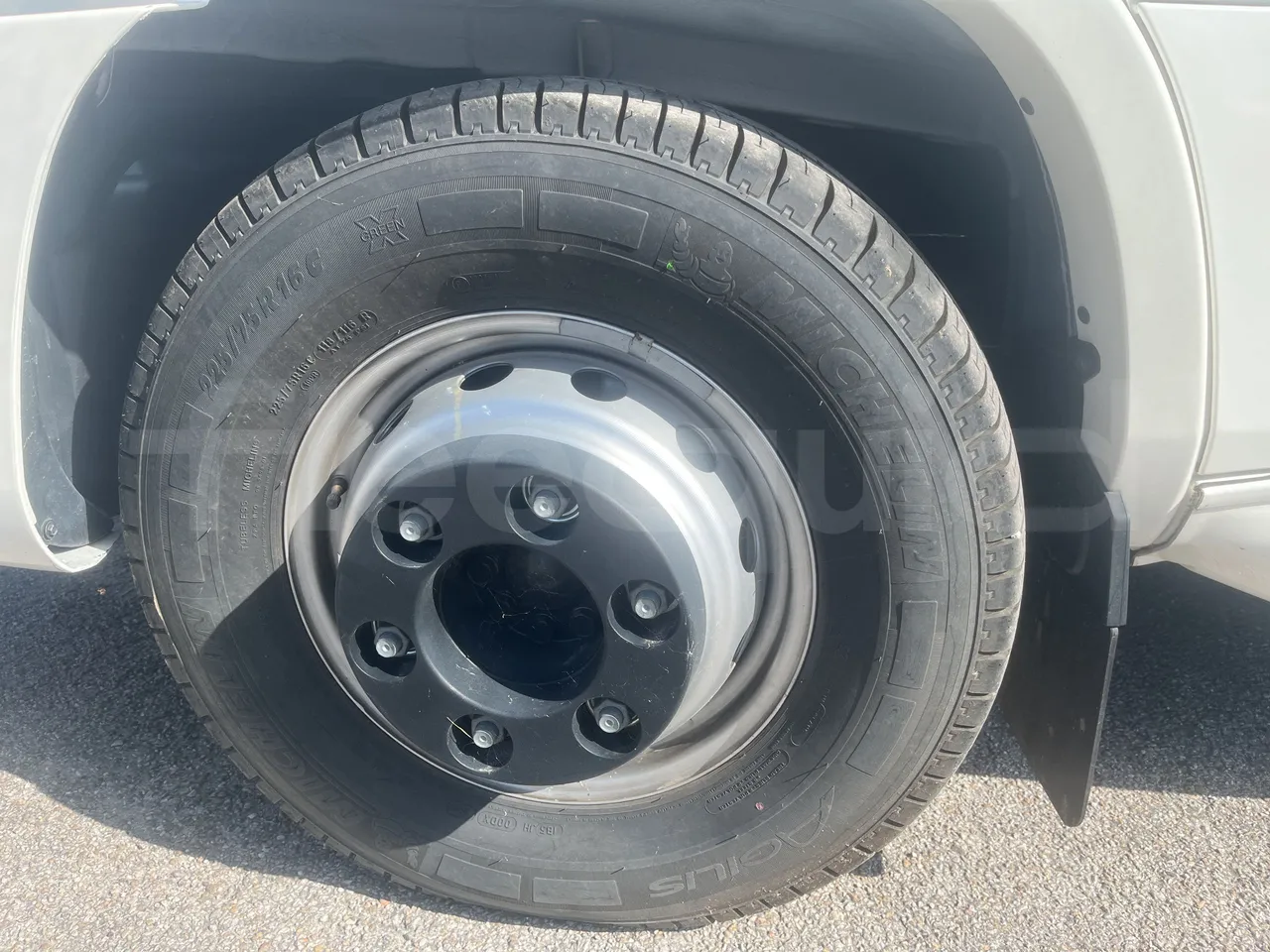 Iveco Daily - First Axle Left Side: Complete Tyre