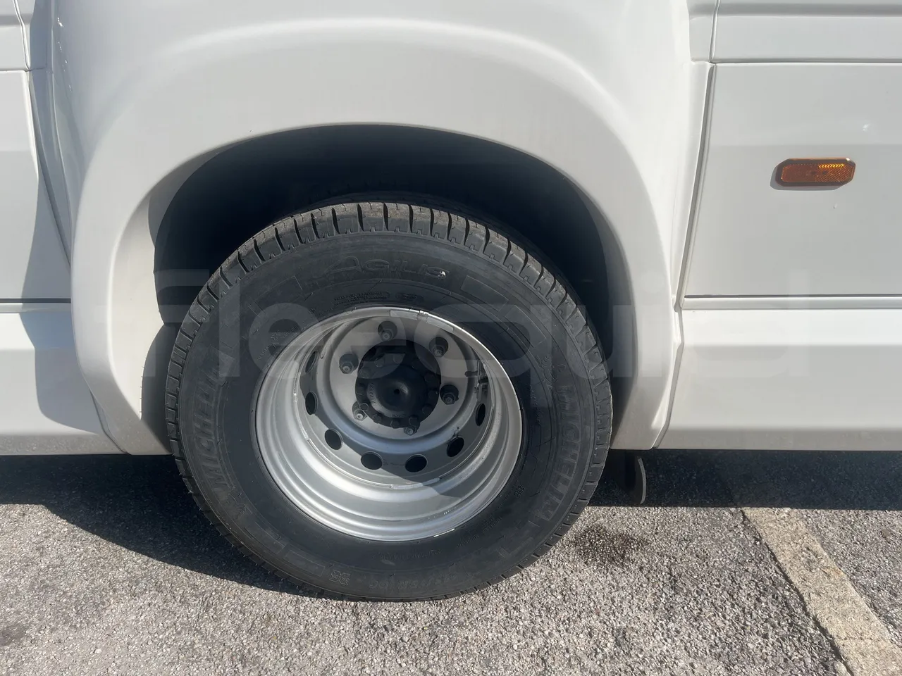 Iveco Daily - Second Axle Left Side: Complete Wheel