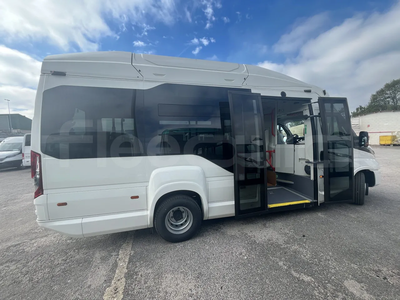 Iveco Daily - Right Side Doors Open