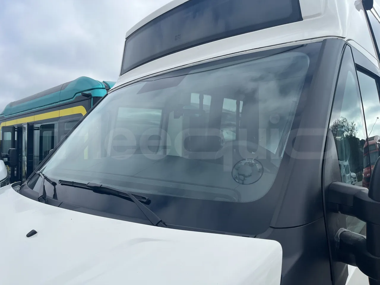 Iveco Daily - Windscreen From Left Side