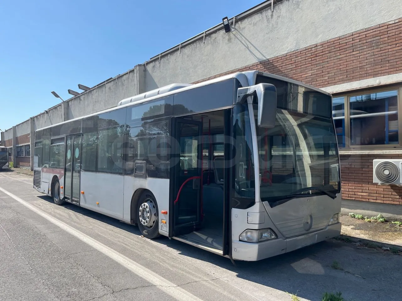 Mercedes-Benz Citaro O 530 /S93/AC-2/E3 Euro 3 12 M 205kw - 3/4 front right doors (mandatory for bus to scrap)