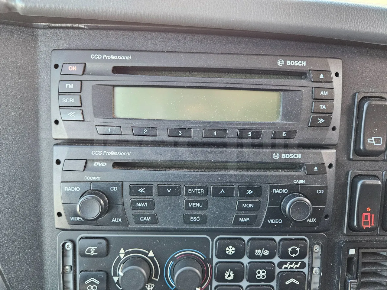 Setra S416 GT-HD/2 - EUR5 - 315kW - 13.020m - radio accessories photo