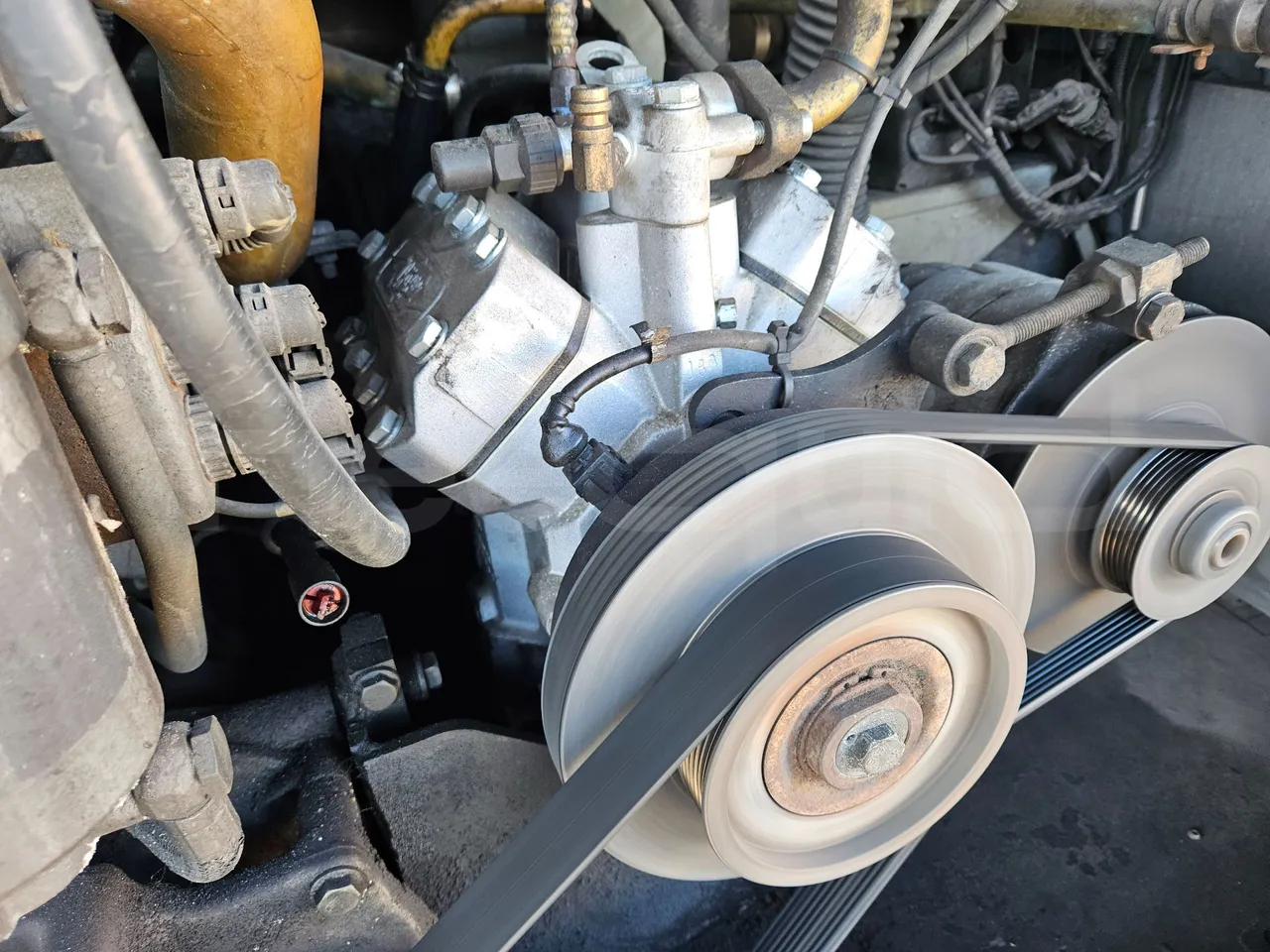 Setra S416 GT-HD/2 - EUR5 - 315kW - 13.020m - air conditioning compressor