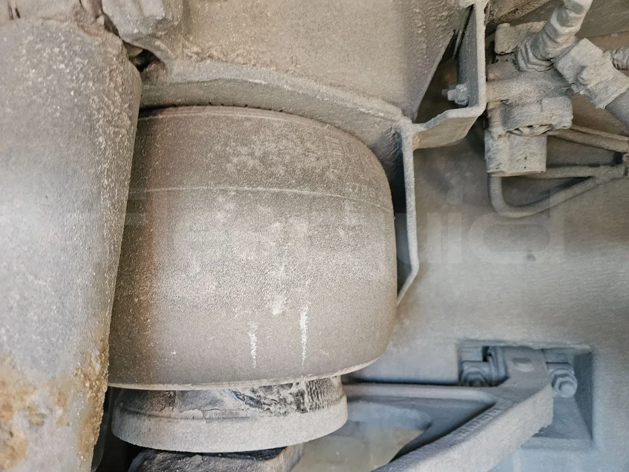 Setra S416 GT-HD/2 - EUR5 - 315kW - 13.020m - front air springs right