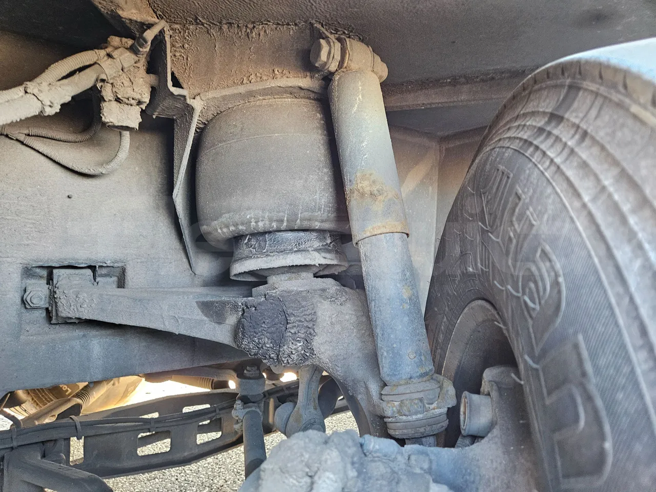 Setra S416 GT-HD/2 - EUR5 - 315kW - 13.020m - front shock absorbers left