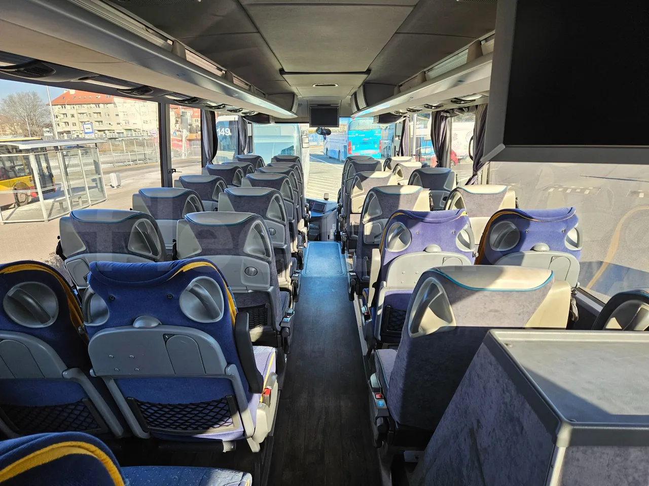 Setra S416 GT-HD/2 - EUR5 - 315kW - 13.020m - forward view middle aisle