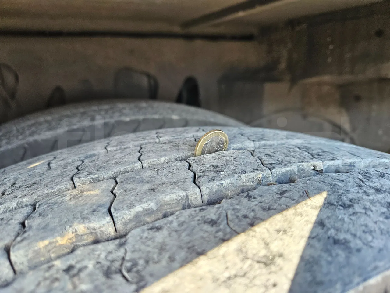 Setra S416 GT-HD/2 - EUR5 - 315kW - 13.020m - tread condition second axle tires right