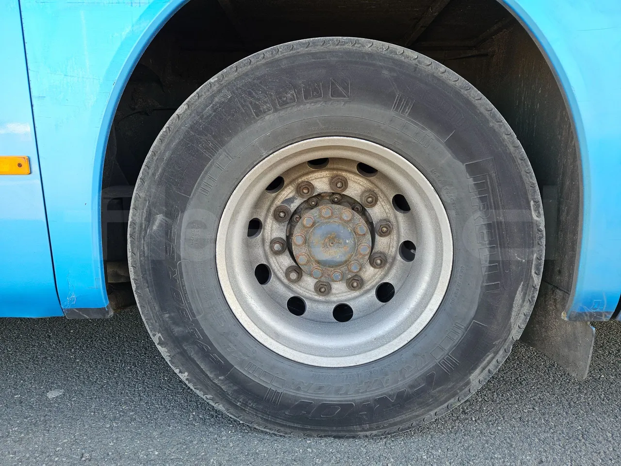 Setra S416 GT-HD/2 - EUR5 - 315kW - 13.020m - rear left tire photo