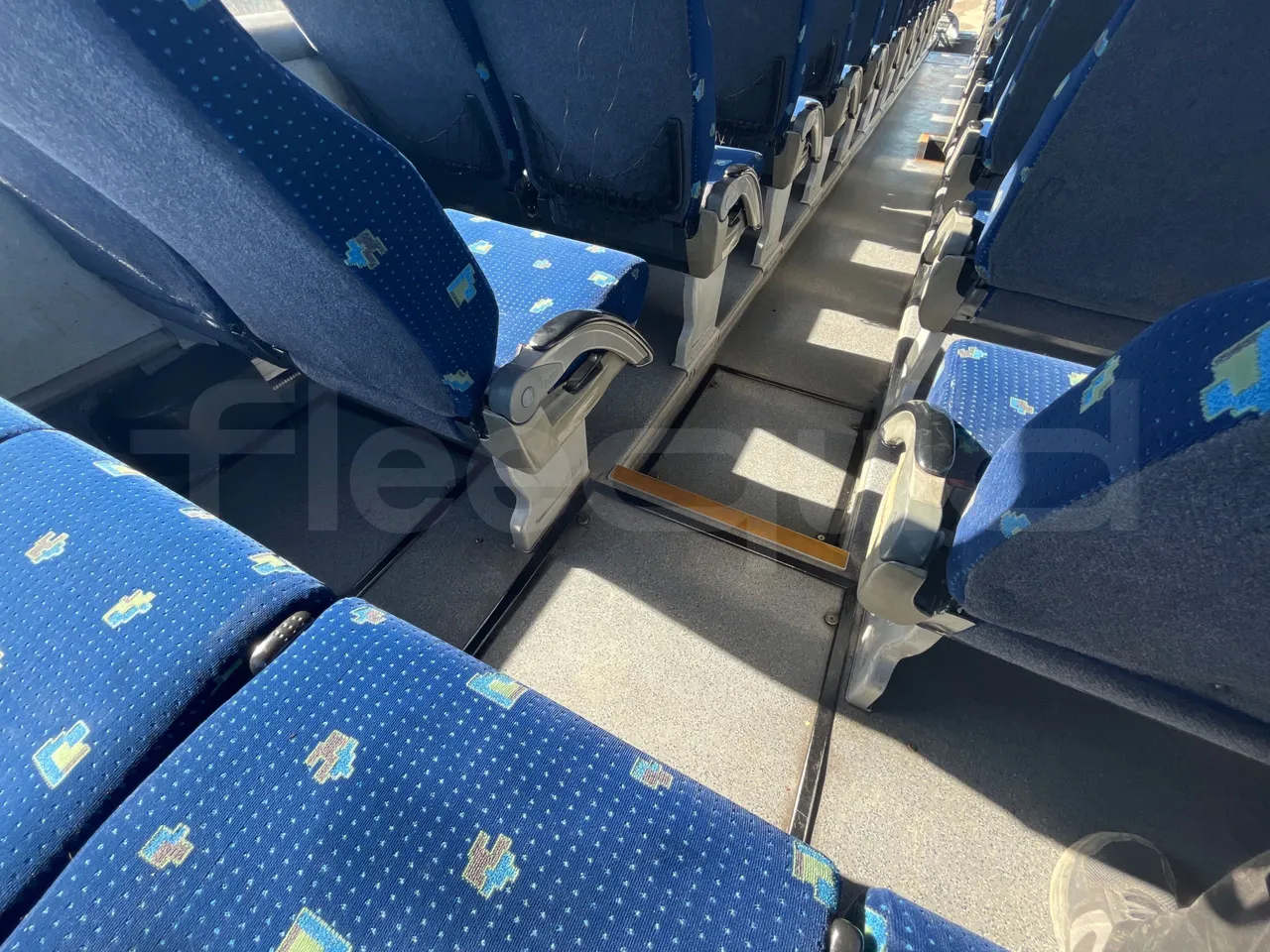 Mercedes-Benz OC 500 RF 	1842 - Euro4 - 315kW - 13mt - toilette accessories photo