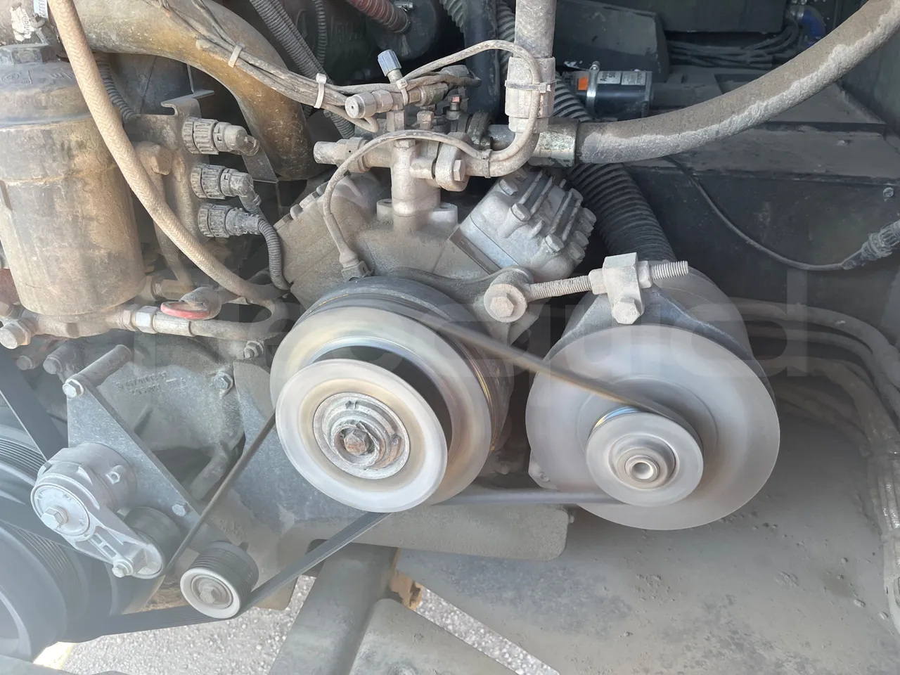 Mercedes-Benz OC 500 RF 	1842 - Euro4 - 315kW - 13mt - air conditioning compressor