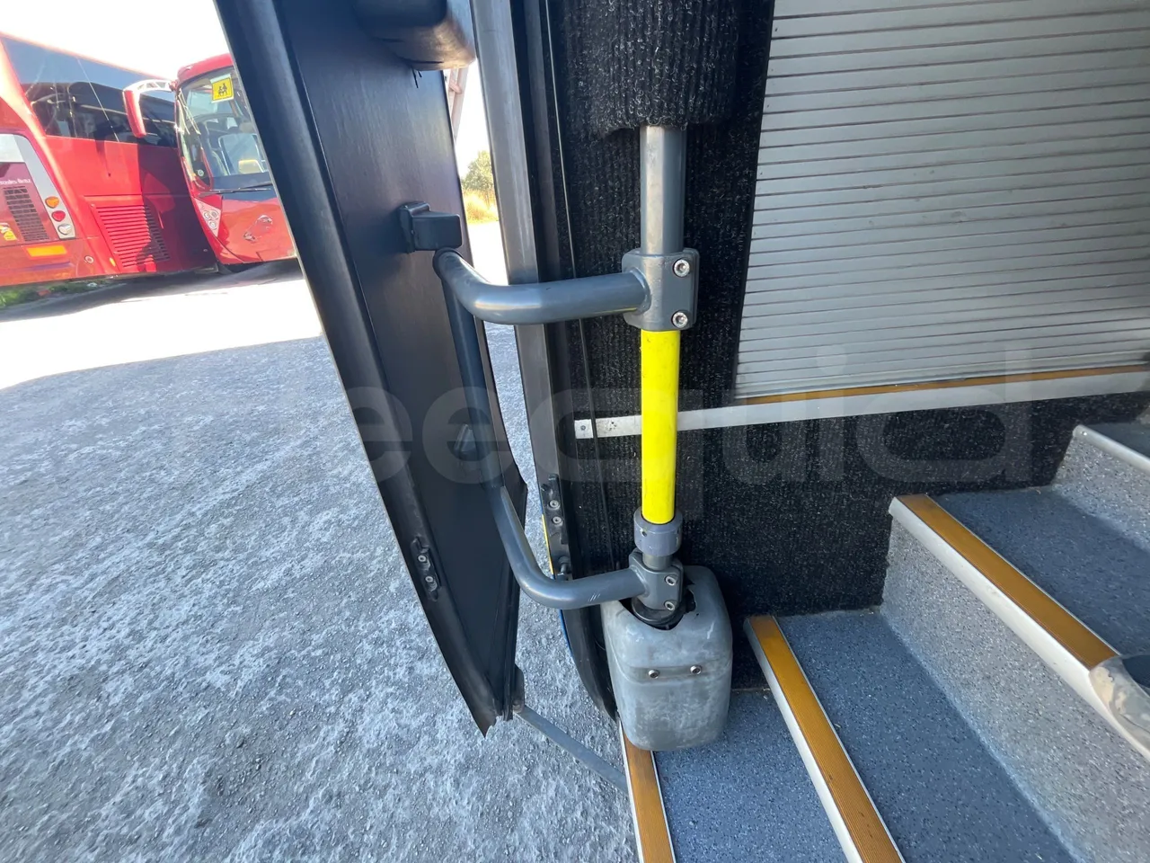 Mercedes-Benz OC 500 RF 	1842 - Euro4 - 315kW - 13mt - single seat detail