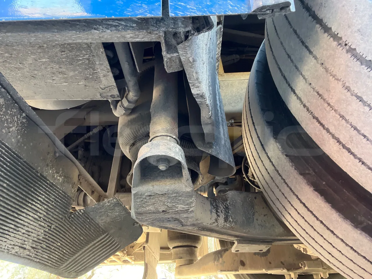 Mercedes-Benz OC 500 RF 	1842 - Euro4 - 315kW - 13mt - axel 3  discs right