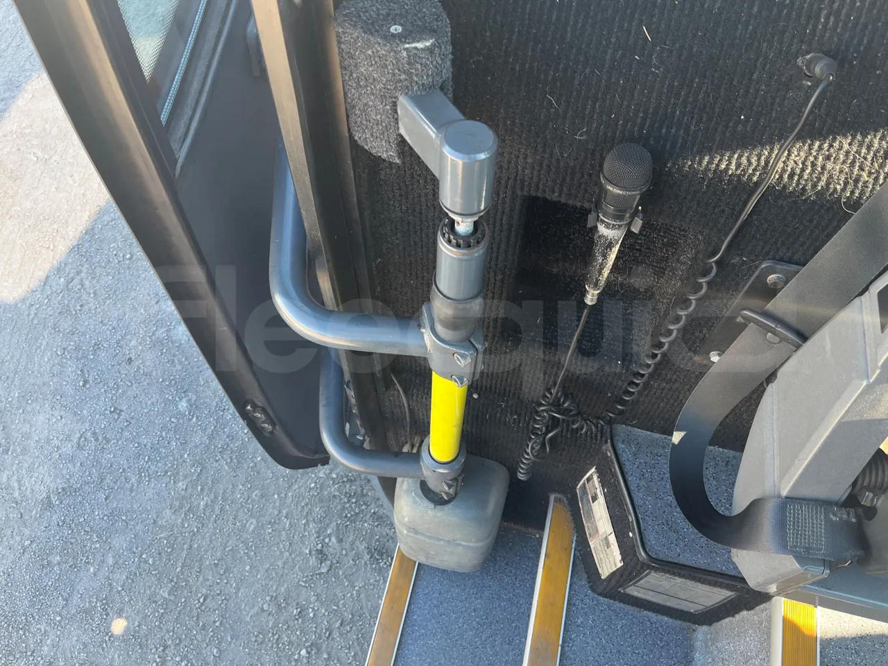 Mercedes-Benz OC 500 RF 	1842 - Euro4 - 315kW - 13mt - door mechanism photo