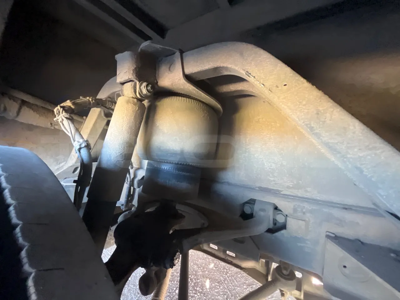 Mercedes-Benz OC 500 RF 	1842 - Euro4 - 315kW - 13mt - front shock absorbers right