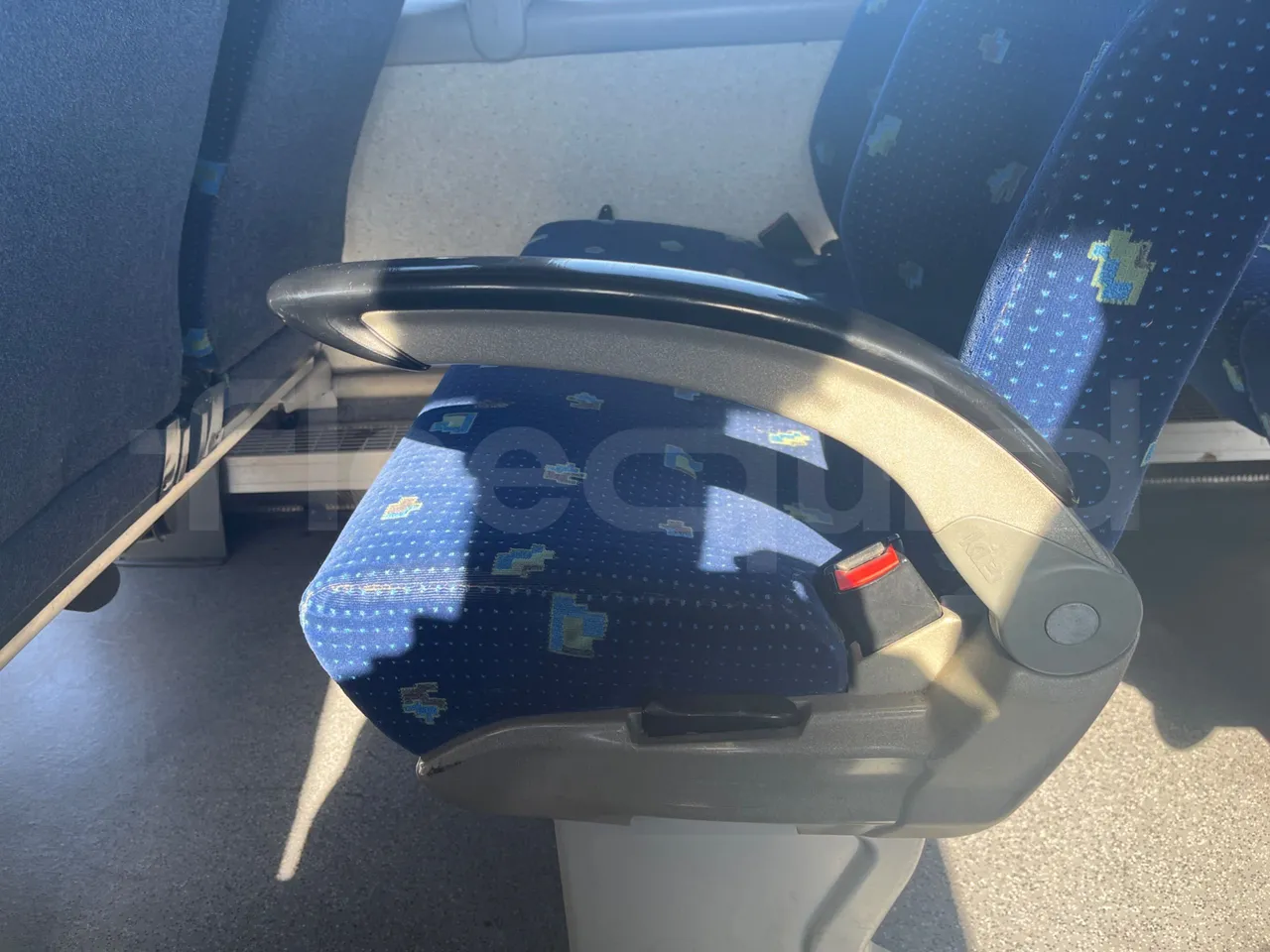 Mercedes-Benz OC 500 RF 	1842 - Euro4 - 315kW - 13mt - floor hatches photo