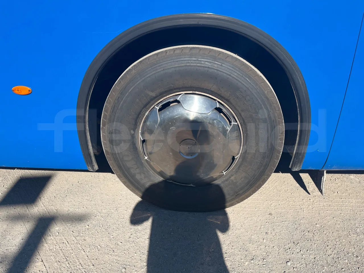 Mercedes-Benz OC 500 RF 	1842 - Euro4 - 315kW - 13mt - tread condition front tires left